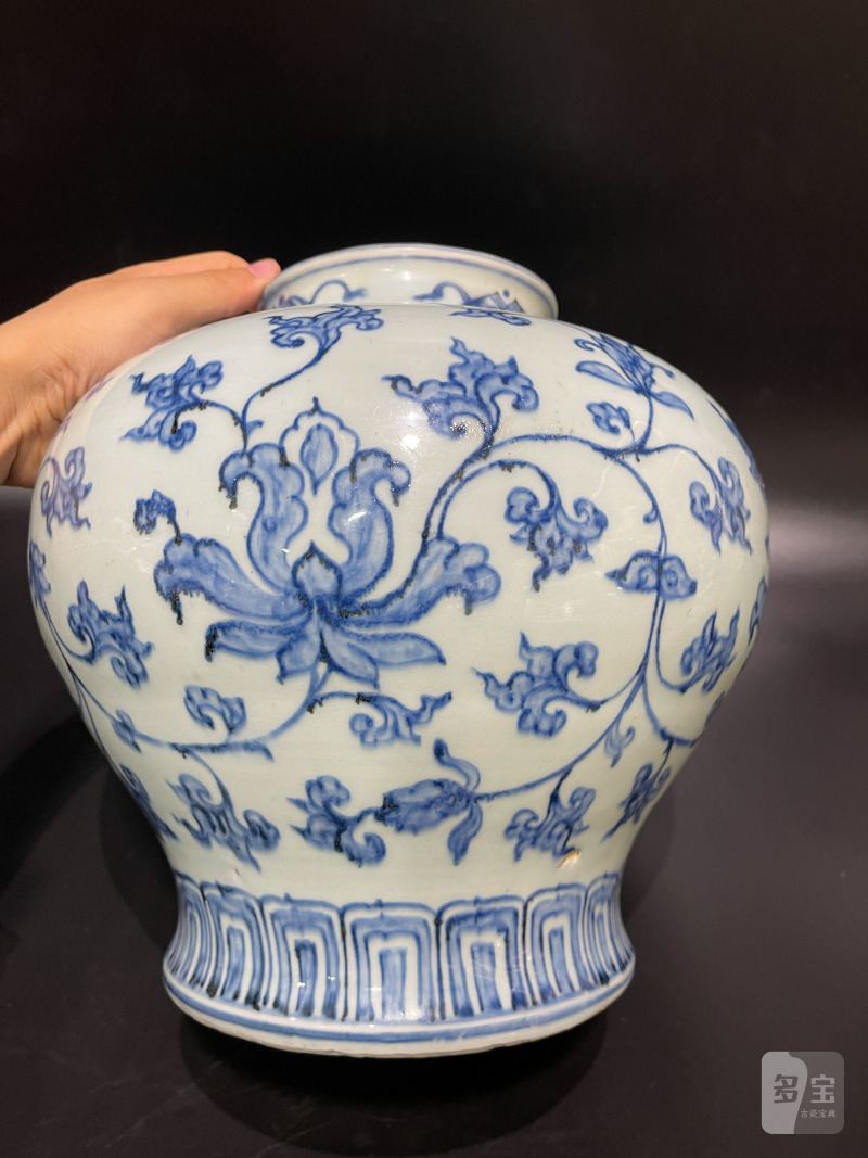 明成化 青花缠枝莲纹罐 - 图7